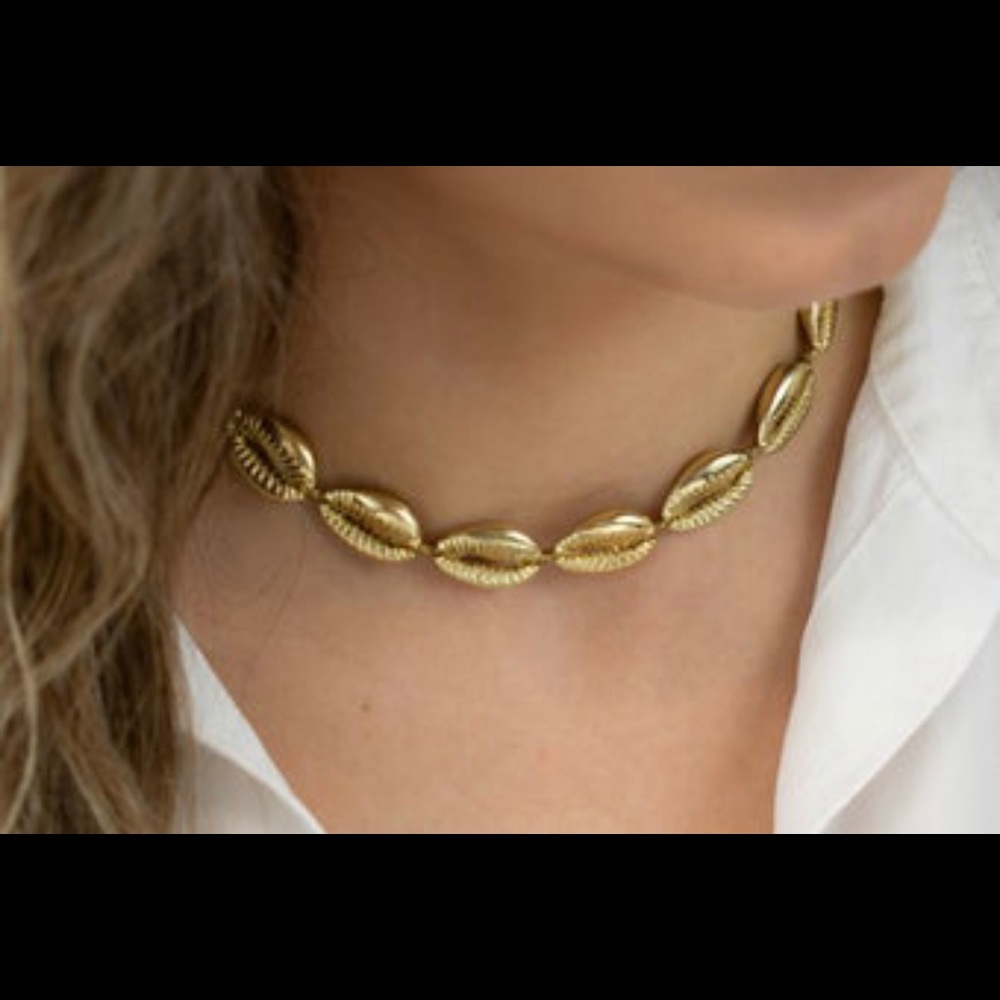 Beautiful gold puka shell choker. Ships next day